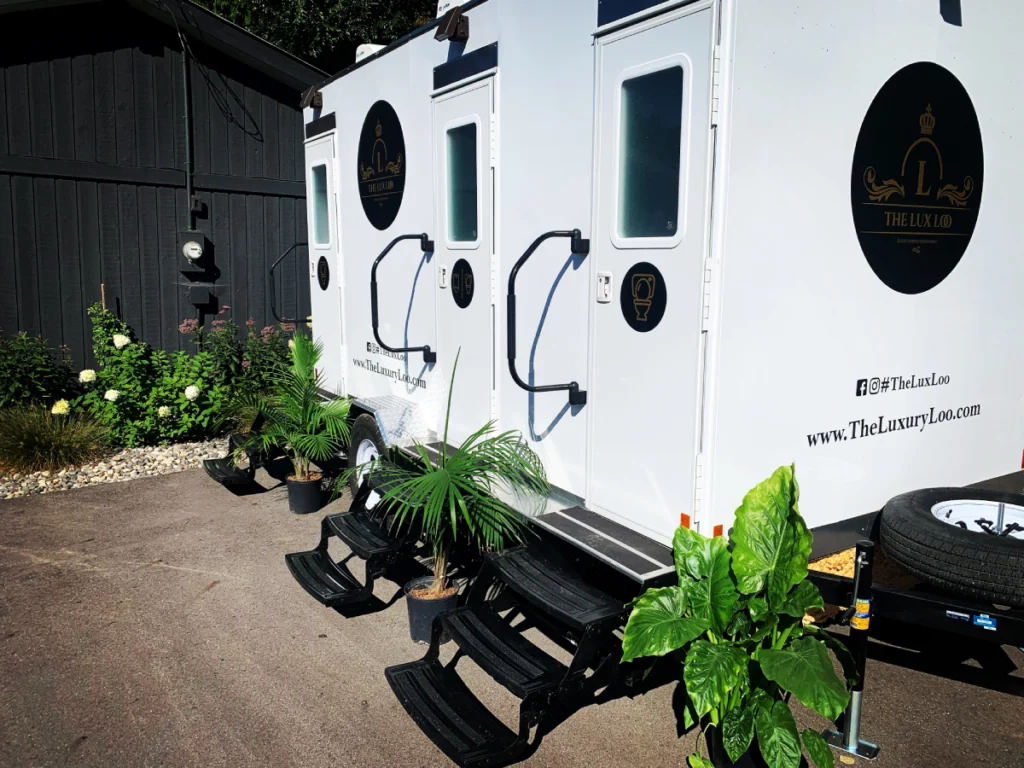 washroom trailer rental at an outdoor winery wedding in the Okanagan BC